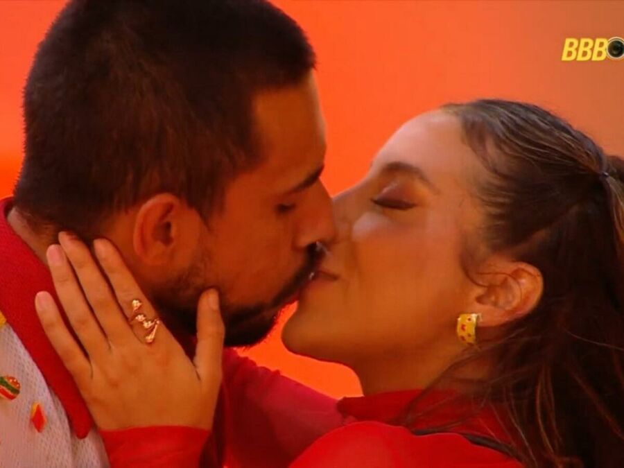 Imagem Maike_beija_Renata