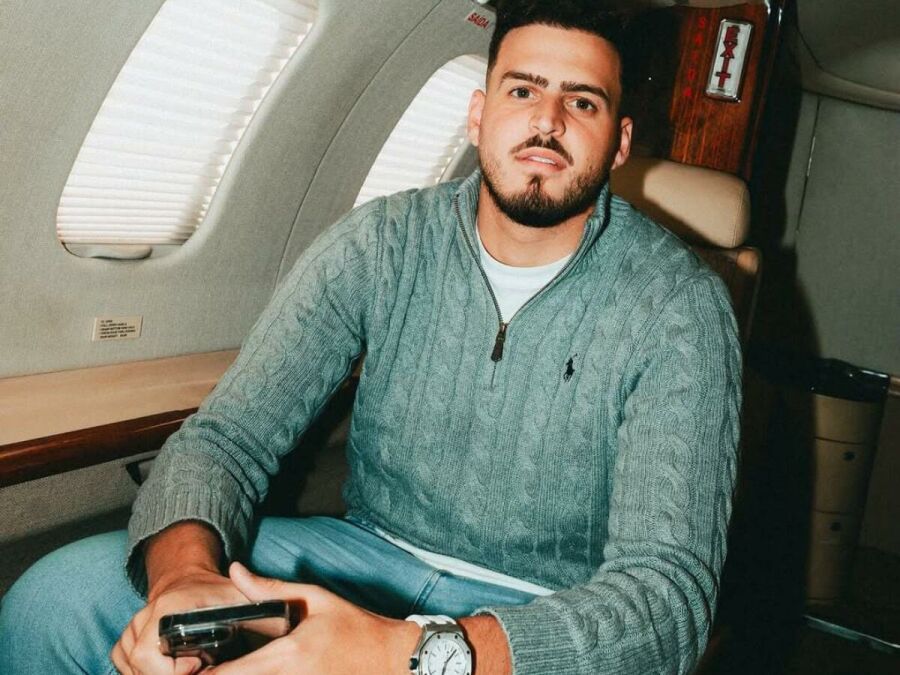 Imagem Jon_em_um_aviao