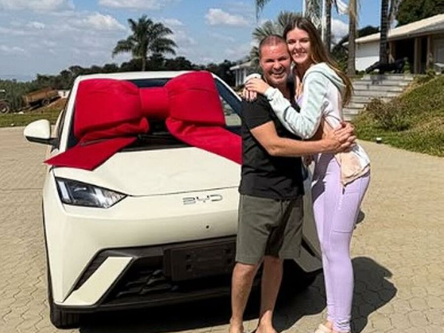 Imagem eduardo-costa-carro-filha