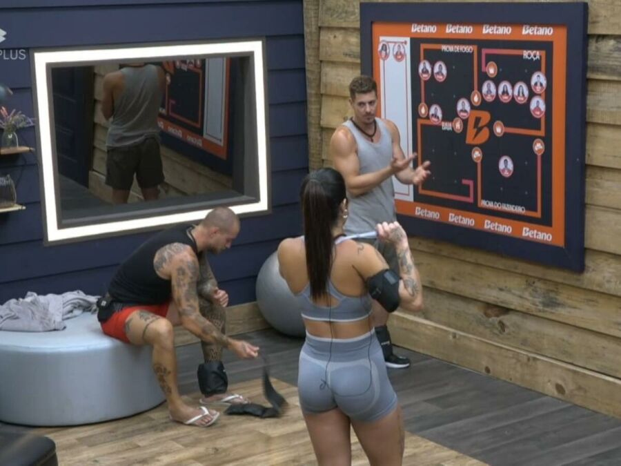 Imagem sacha-yuri-fernando-discutem