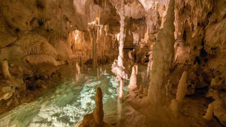Imagem copia_1822027391Grotte-di-Frasassi-laghetto