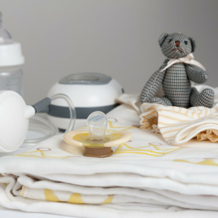 Imagem copia_1524513080roupas-e-itens-de-bebe-arrumados