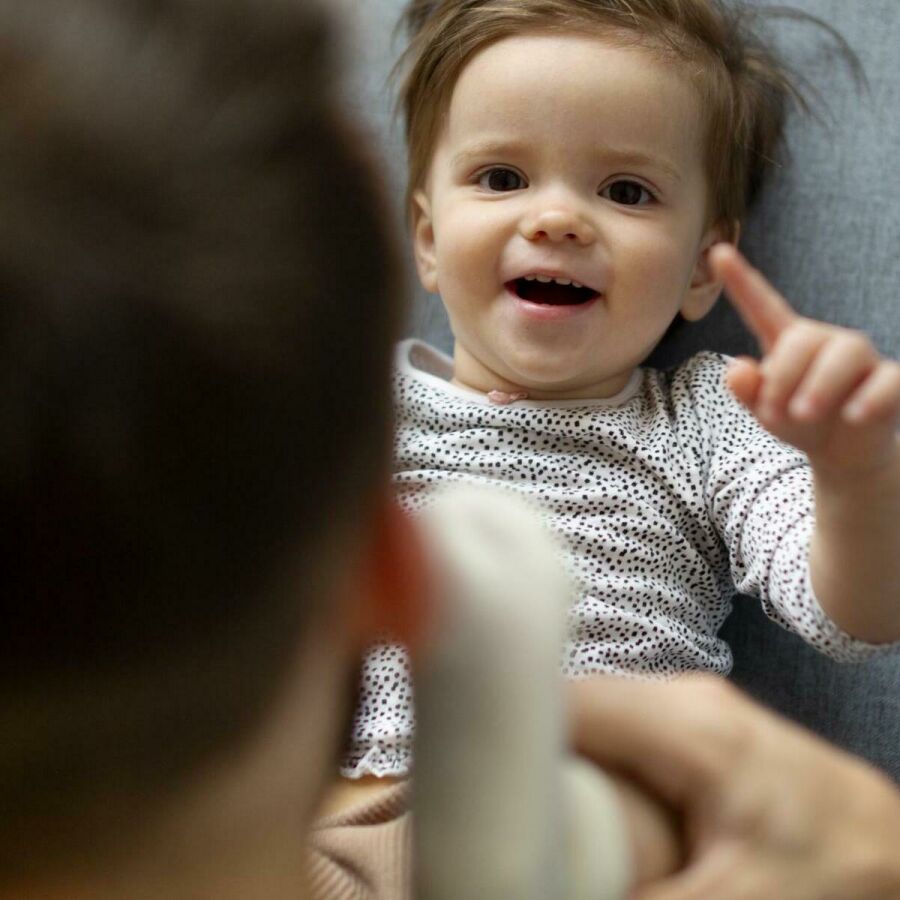 Imagem bebe-sendo-estimulado-para-desenvolver-a-fala