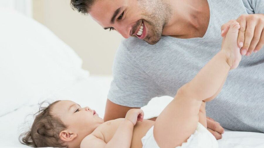 Imagem 16-9-pai-e-filho-felizes-juntos