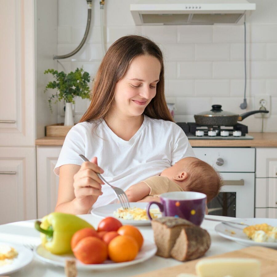 Imagem mae-se-alimenta-de-forma-saudavel-durante-periodo-de-amamentacao