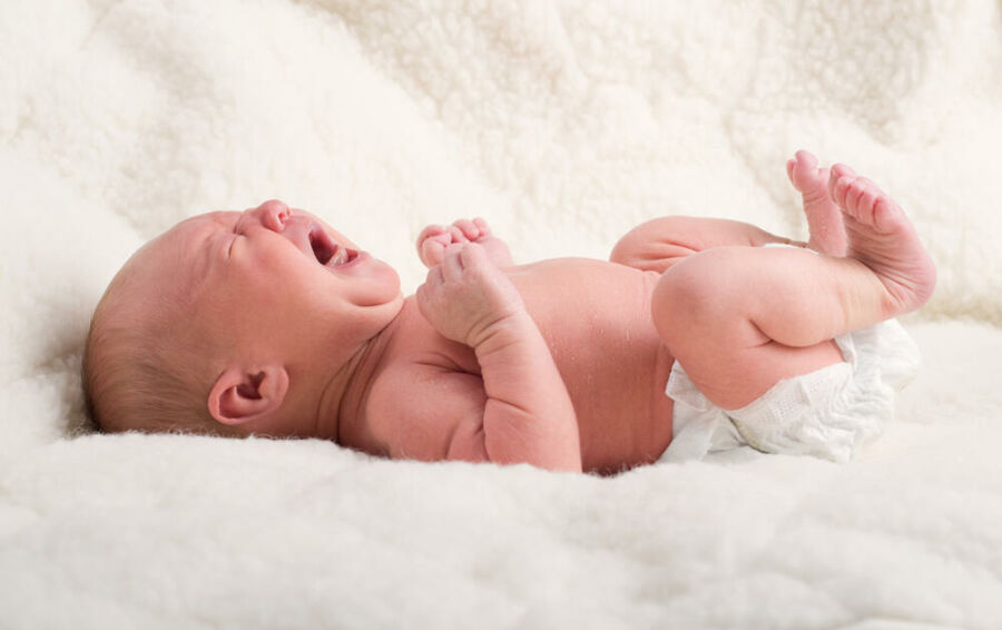 Imagem bebe-com-colica-choro