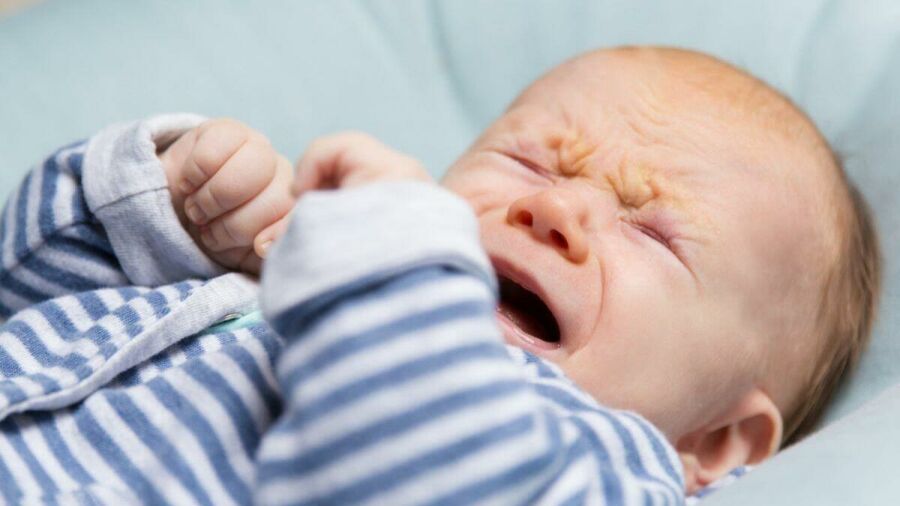 Imagem 16-9-bebe-com-colica-chorando