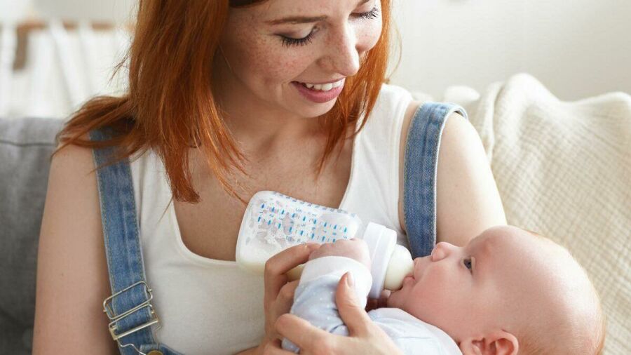 Imagem 16-9-mae-da-mamadeira-ao-filho
