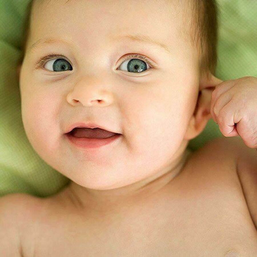 Imagem bebe-puxando-a-orelhinha