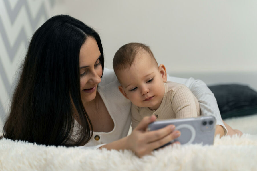 Imagem lifestyle-woman-going-through-motherhood
