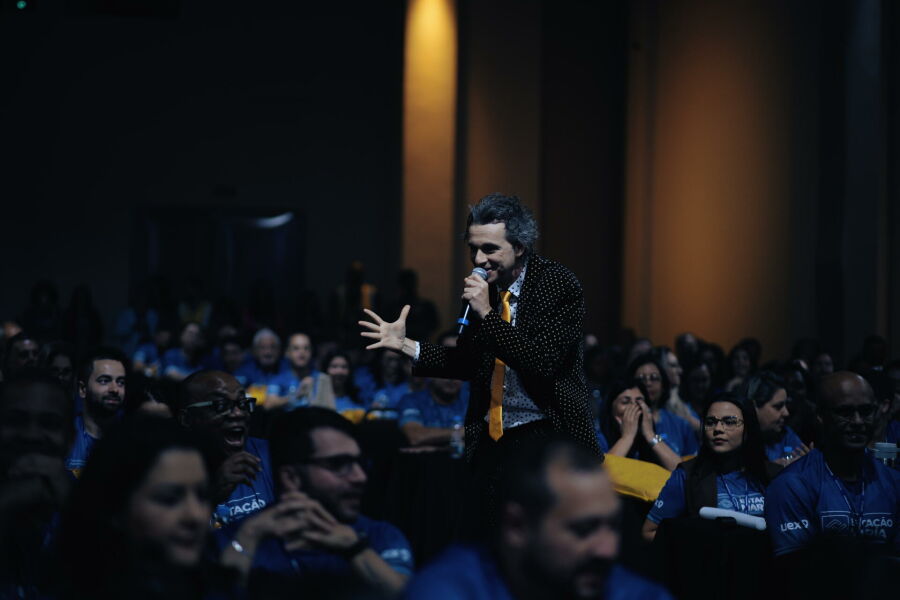 Márcio Ballas, Mestre de Cerimônia, abre e conduz o 1º dia da 10ª Convenção Nacional de Franqueados da Maria Brasileira.