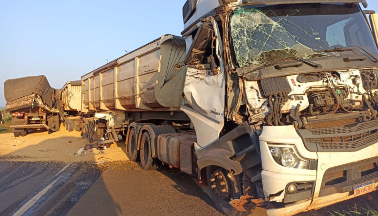 Imagem de compartilhamento para o artigo Acidente com três carretas na MS-306 em Cassilândia gera paralisação do trânsito e deixa feridos da MS Todo dia