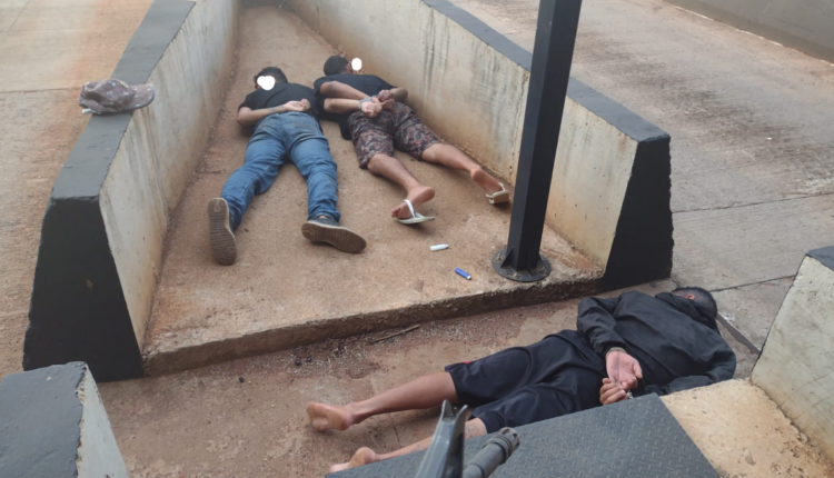Imagem de compartilhamento para o artigo Três membros do PCC foram presos pela PMR com suspeitas de envolvimento em homicídio no município de Chapadão do Sul da MS Todo dia