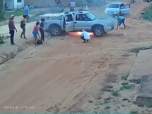 Imagem de compartilhamento para o artigo Vídeo mostra exato momento em que caminhonete começa a pegar fogo em Coxim da MS Todo dia