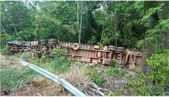 Imagem de compartilhamento para o artigo Caminhão perde freios e veículo tomba em rododia de Rio Verde de MT da MS Todo dia