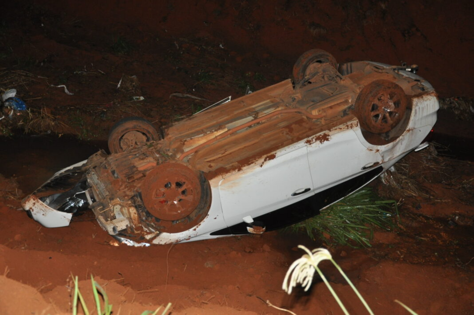 Imagem de compartilhamento para o artigo Motorista perde o controle e cai em canal de escoamento em Chapadão do Sul da MS Todo dia