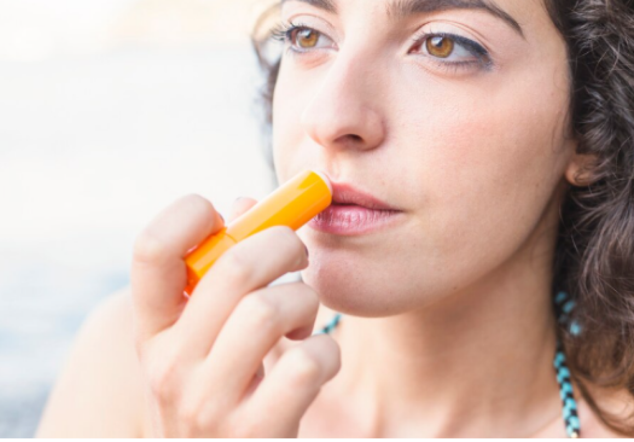 Imagem principal Manteiga de cacau para os lábios: hidrata mesmo ou é só tradição?