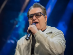 Imagem da notícia Marrone perde a memória após cair do palco durante show, revela áudio do cantor