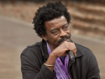 Imagem da notícia Durante entrevista, Seu Jorge conta que viveu nas ruas por 7 anos após tragédia familiar: “Eu era invisível"