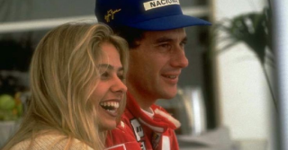 Imagem principal do artigo Adriane Galisteu manda recado ao falar sobre novo documentário do romance com Ayrton Senna: "Merece ser contada"