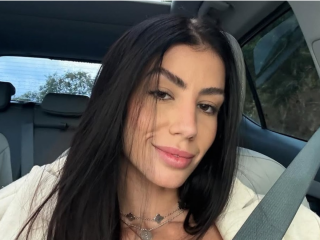 Imagem da notícia Maria Lina rebate comentário sobre procedimentos estéticos: "Nunca me senti tão bonita"
