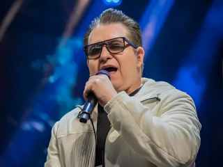Imagem da notícia Marrone perde a memória após cair do palco durante show, revela áudio do cantor