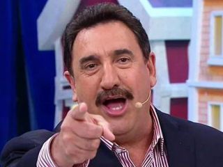 Imagem da notícia Ratinho surpreende ao concordar com Luana Piovani sobre os bebês reborn: "Povo idiota!"