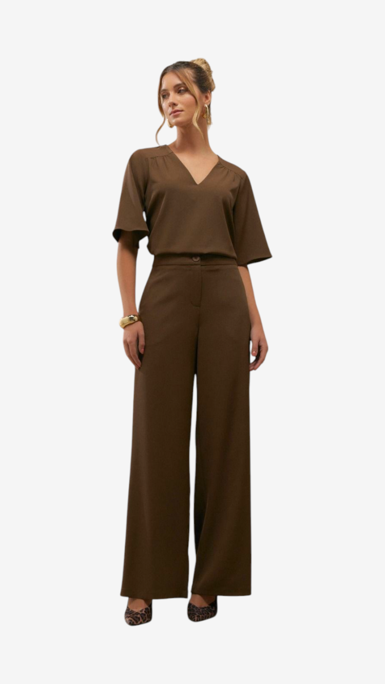 Imagem do produto Conjunto Eloá: Calça Pantalona e Blusa com Pregas no Ombro - Marrom