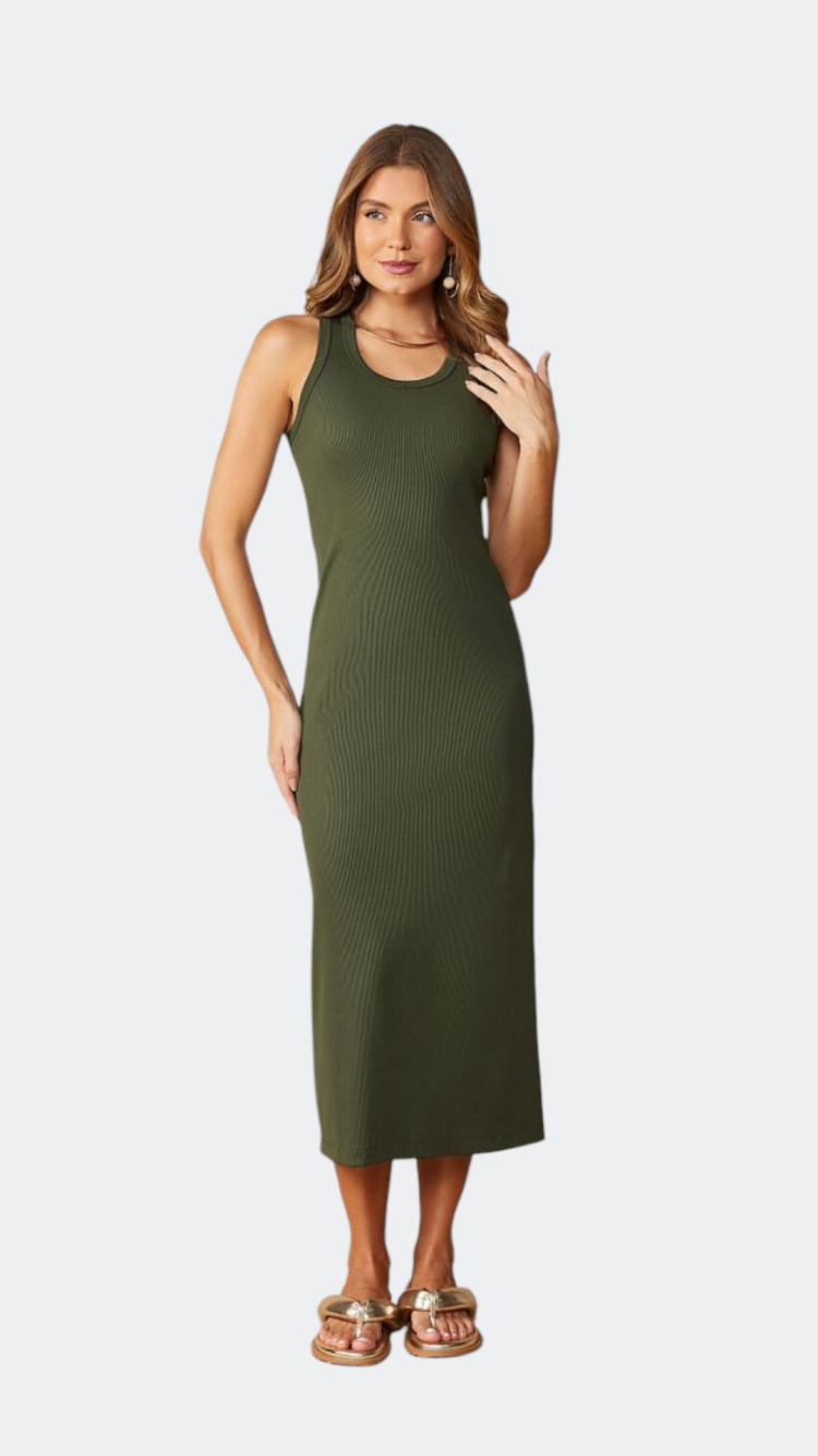 Imagem do produto Vestido Verde de Malha Poliamida Canelada com Decote U e Fenda - Conforto e Estilo para Todas as Estações