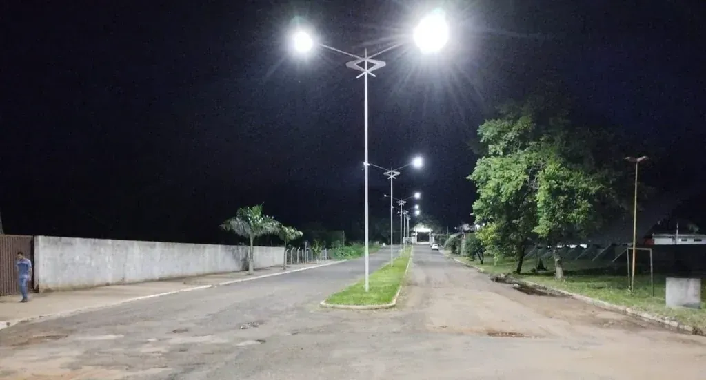 Imagem de compartilhamento para o artigo  Avenida Delegado Jair Antônio Fainer em Cassilândia recebe iluminação    da MS Todo dia