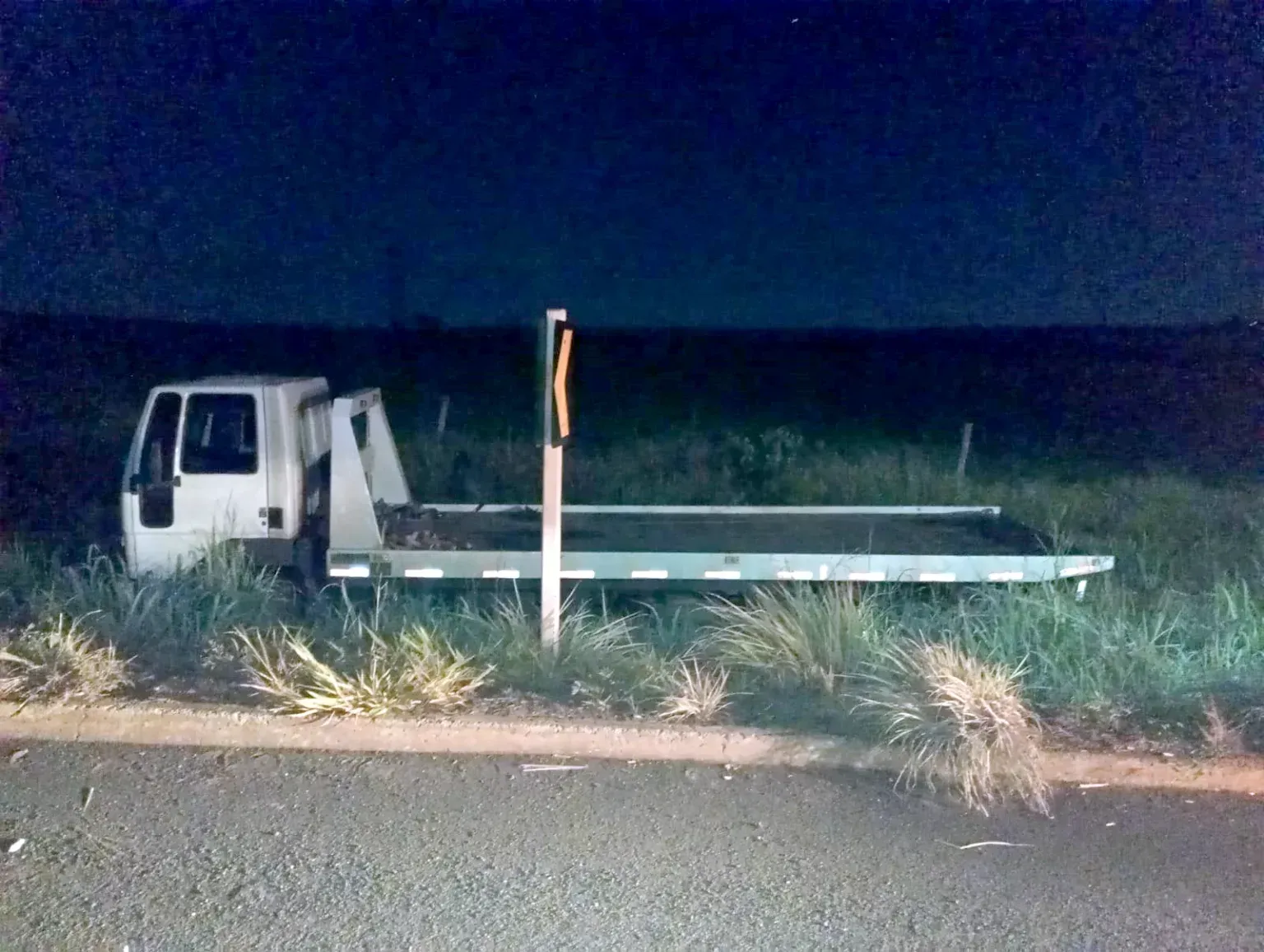 Imagem de compartilhamento para o artigo Motorista de caminhão guincho dorme ao volante e sai da pista na BR 060, em Chapadão do Sul da MS Todo dia