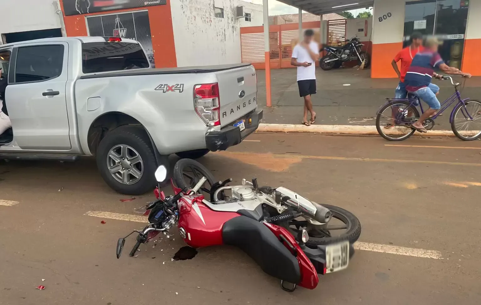 Imagem de compartilhamento para o artigo Motociclista embriagado é preso após colidir com caminhonete estacionada em Costa Rica da MS Todo dia