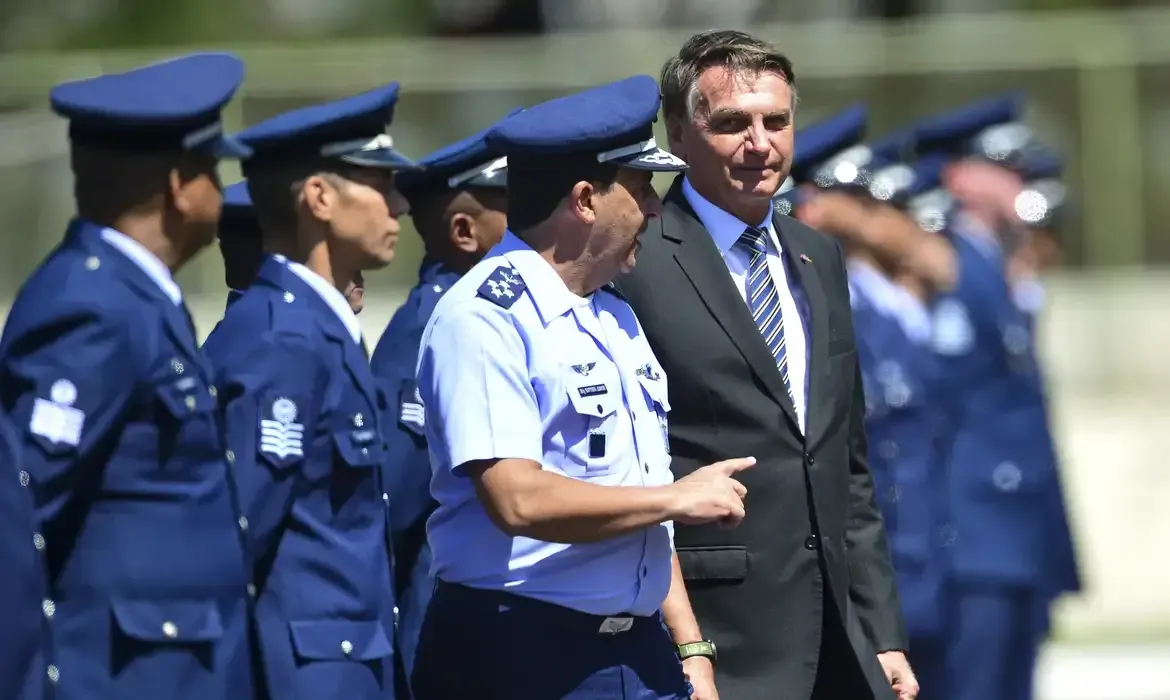 Imagem de compartilhamento para o artigo Ex-comandante do Exército ameaçou prender Bolsonaro, diz ex-FAB da MS Todo dia