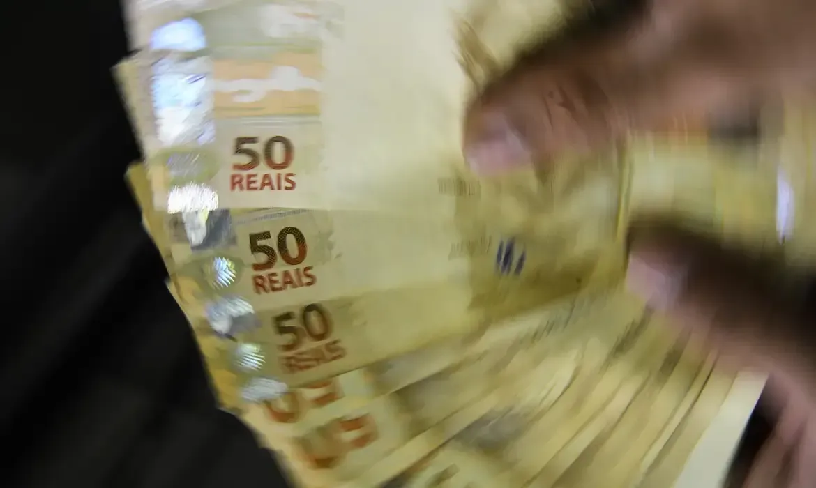 Imagem de compartilhamento para o artigo Governo Federal projeta salário mínimo de R$ 1.509 para 2025 da MS Todo dia