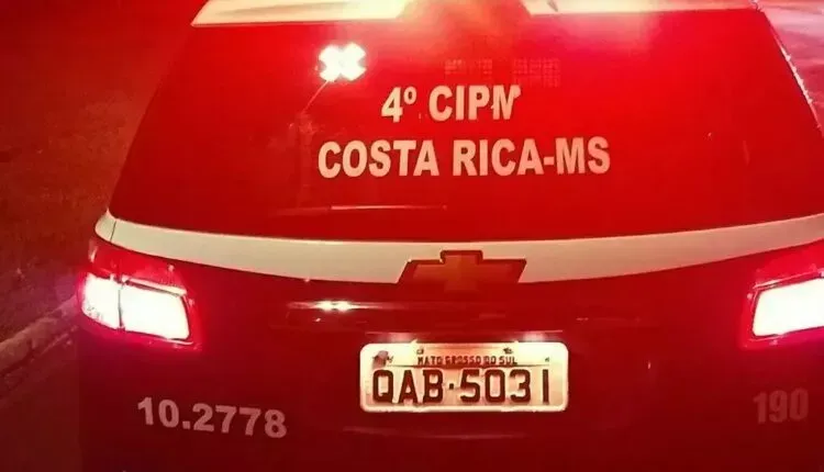 Imagem de compartilhamento para o artigo Homem agride esposa a pauladas, tenta investir contra polícia com facão e vai preso em Costa Rica da MS Todo dia