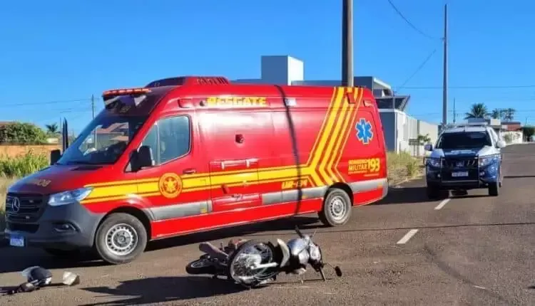 Imagem de compartilhamento para o artigo Motociclista se enrosca em fio de internet e cai em avenida de Chapadão do Sul da MS Todo dia
