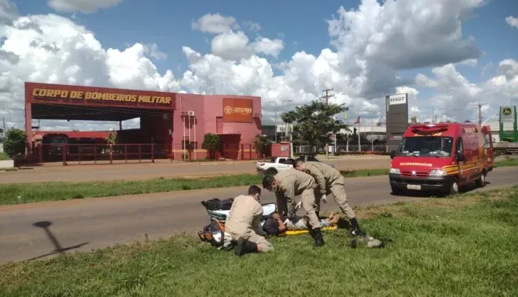Imagem de compartilhamento para o artigo Motociclista fica ferido após sofrer queda em frente ao quartel dos Bombeiros de Chapadão do Sul da MS Todo dia