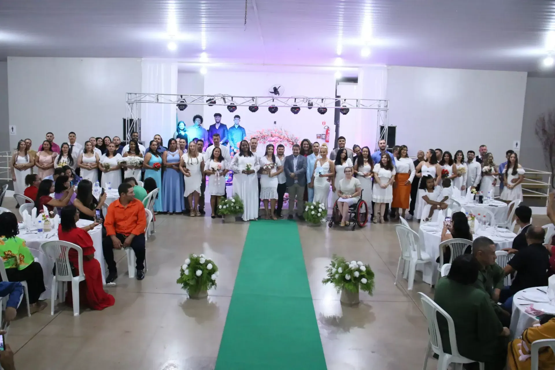 Imagem de compartilhamento para o artigo 1º Casamento Comunitário reune casais em cerimônia emocionante em Chapadão do Sul da MS Todo dia