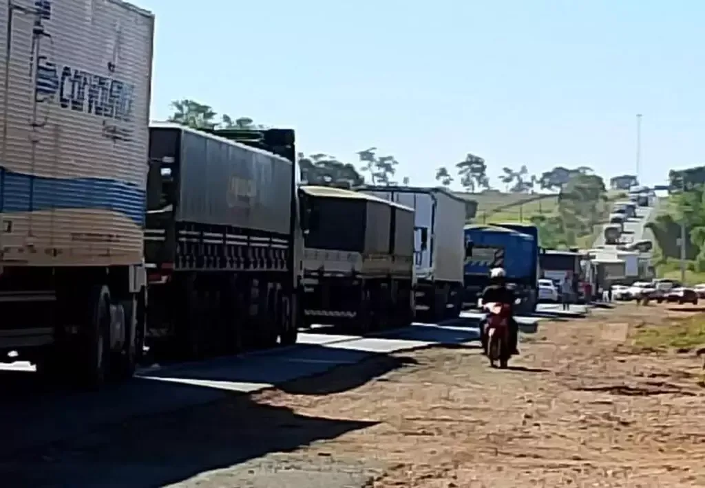 Imagem de compartilhamento para o artigo Professor morre em acidente entre moto e caminhão na BR-158, em Paranaíba da MS Todo dia