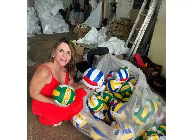 Imagem de compartilhamento para o artigo Celebrando esforço dos estudantes durante ano letivo, Chapadão do Sul distribui bolas para alunos da MS Todo dia