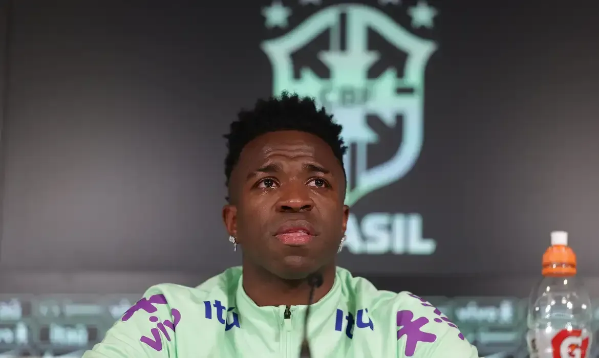 Imagem de compartilhamento para o artigo Em lágrimas, Vini Jr revela desânimo em jogar devido a racismo da MS Todo dia