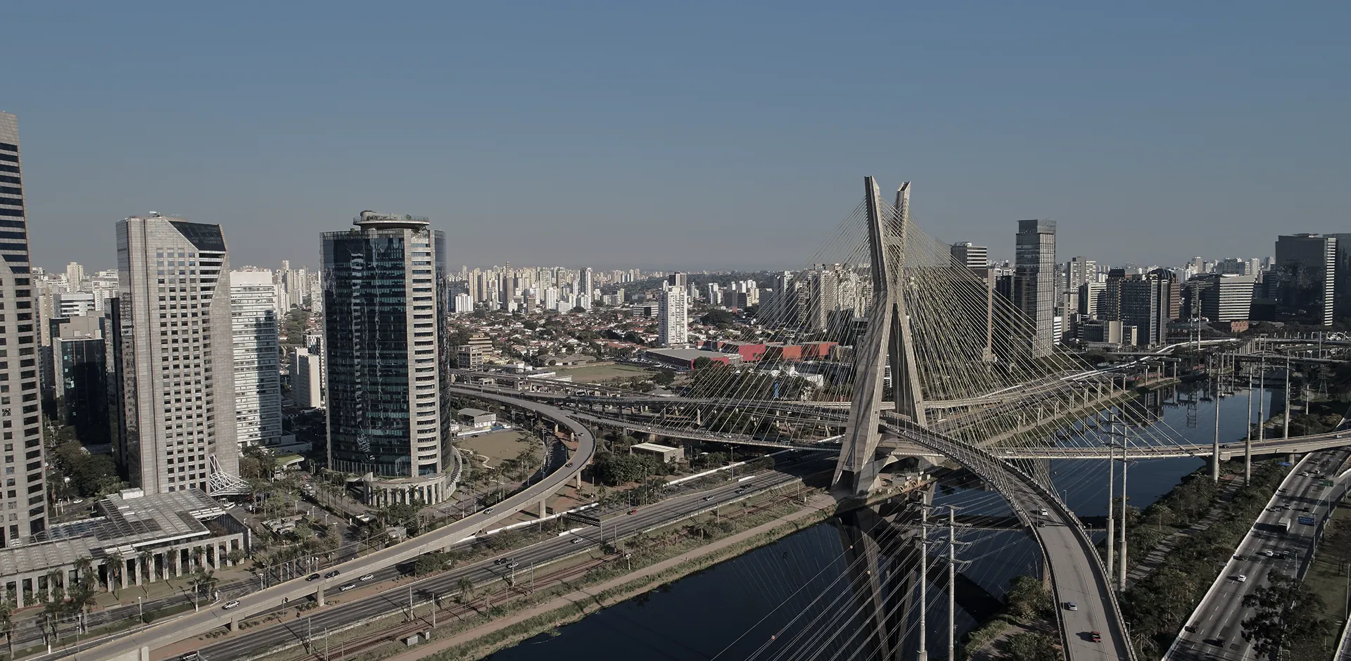 Foto aérea da ponte Octávio Frias de Oliveira em São Paulo