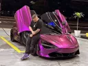 Imagem ilustrativa para Filho de Deolane Bezerra causa alvoroço ao ostentar carro de R$ 3 milhões na Rocinha