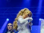 Imagem principal do artigo Joelma presenteia fãs com R$500 durante show