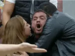 Imagem da notícia Power Couple: Dhomini se exalta durante votação ao vivo, parte para cima de rival e é contido