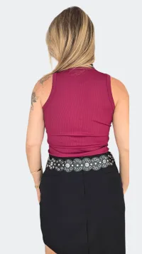 Imagem adicional 4 do item Regata Canelada Marsala com Alças Largas - Conforto e Estilo para Todo o Dia