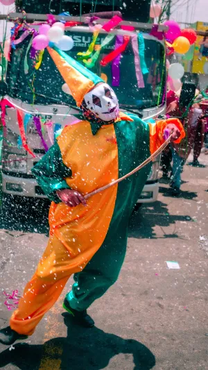 Imagem do web story Dicas para curtir o Carnaval com cuidado