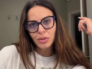 Imagem da notícia “Mentira perfumada ainda é mentira”: Alinne Rosa critica cantor e intriga seguidores