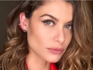 Imagem da notícia Alinne Moraes opina sobre depoimento de Virginia Fonseca na CPI: "Carteirada da boa mãe"