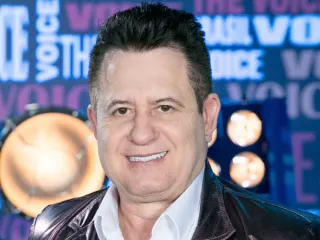 Imagem da notícia Cantor Marrone precisou passar por cirurgia após acidente em palco